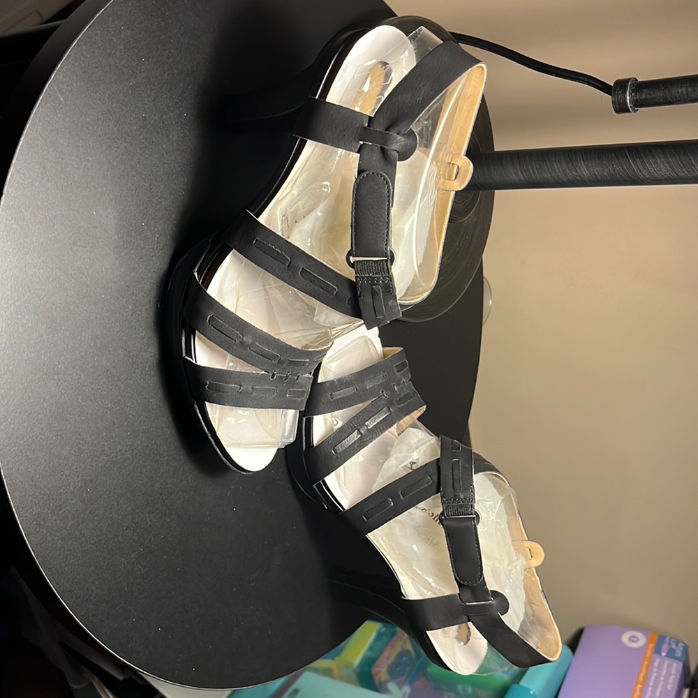 Naturalizer‘s black heel sandals-size 8